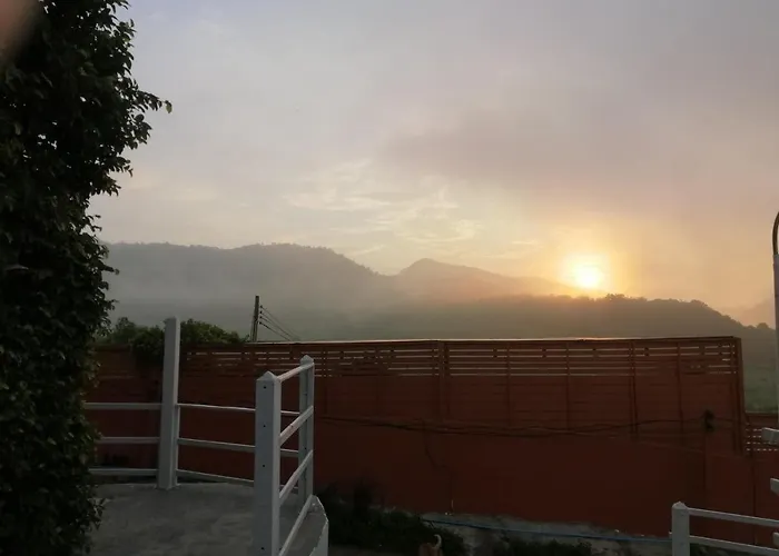 Resort Ingmhok Suan Phueng